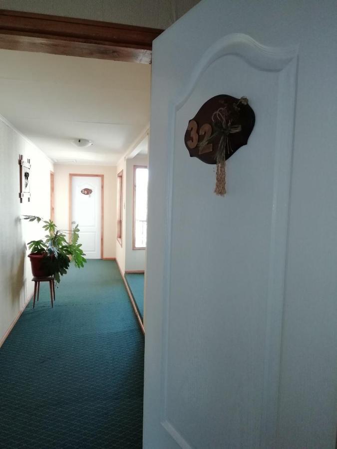 Hostal Los Pinos Puerto Natales Esterno foto