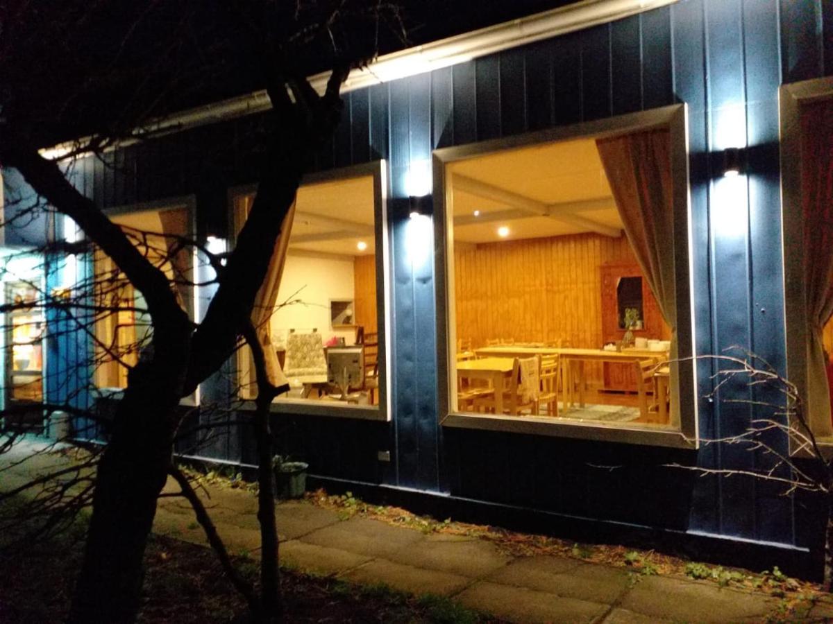 Hostal Los Pinos Puerto Natales Esterno foto