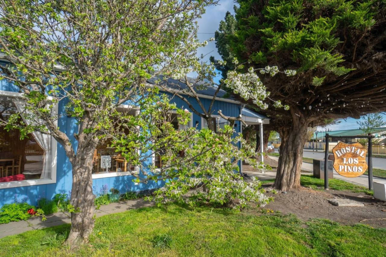 Hostal Los Pinos Puerto Natales Esterno foto