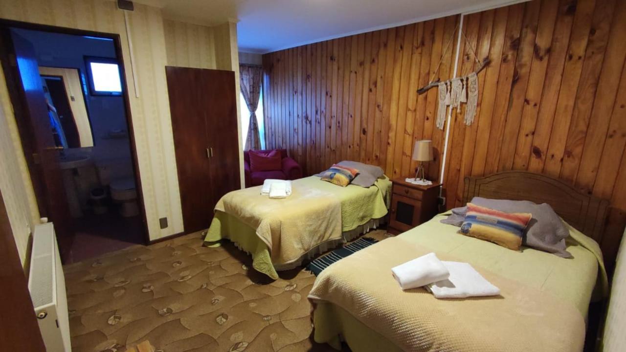 Hostal Los Pinos Puerto Natales Esterno foto