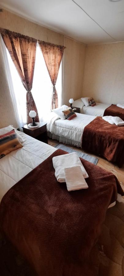 Hostal Los Pinos Puerto Natales Esterno foto