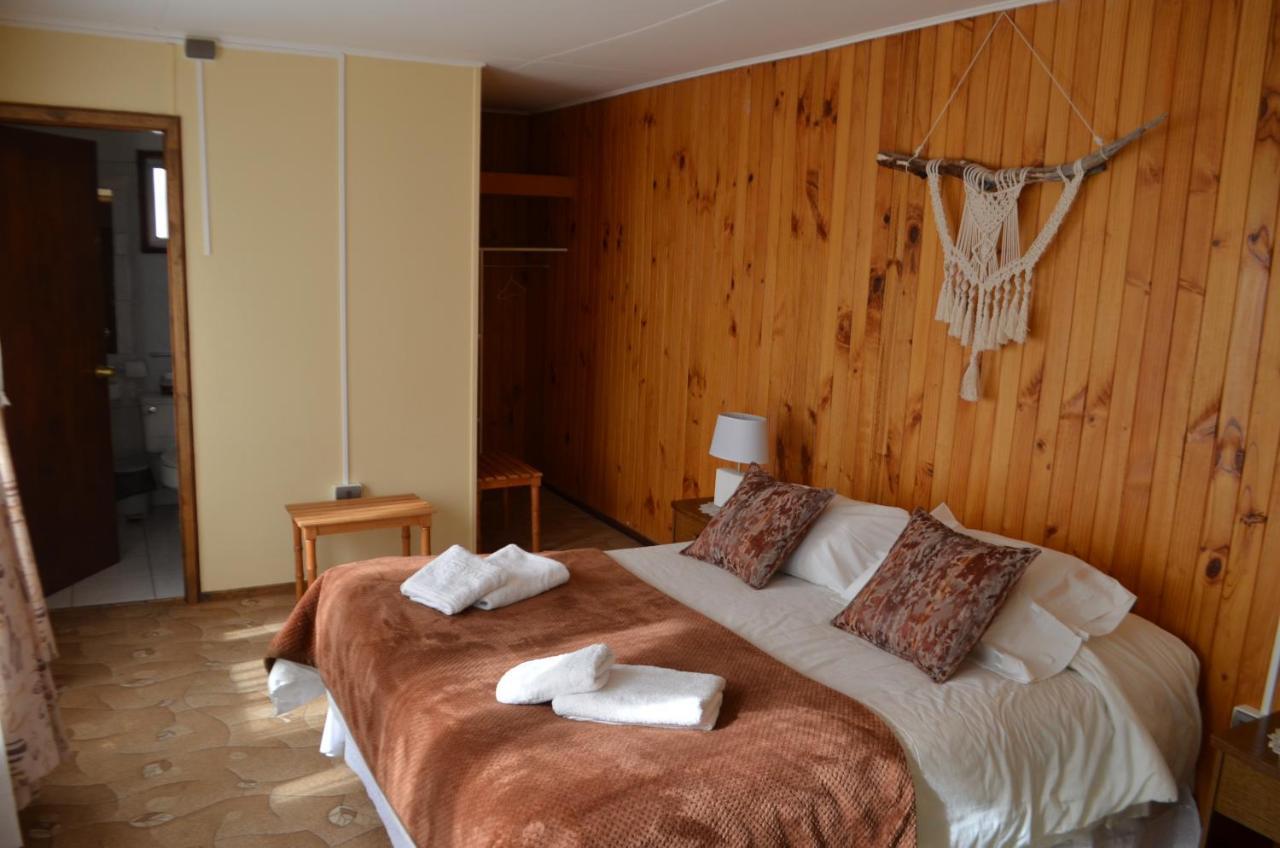 Hostal Los Pinos Puerto Natales Esterno foto