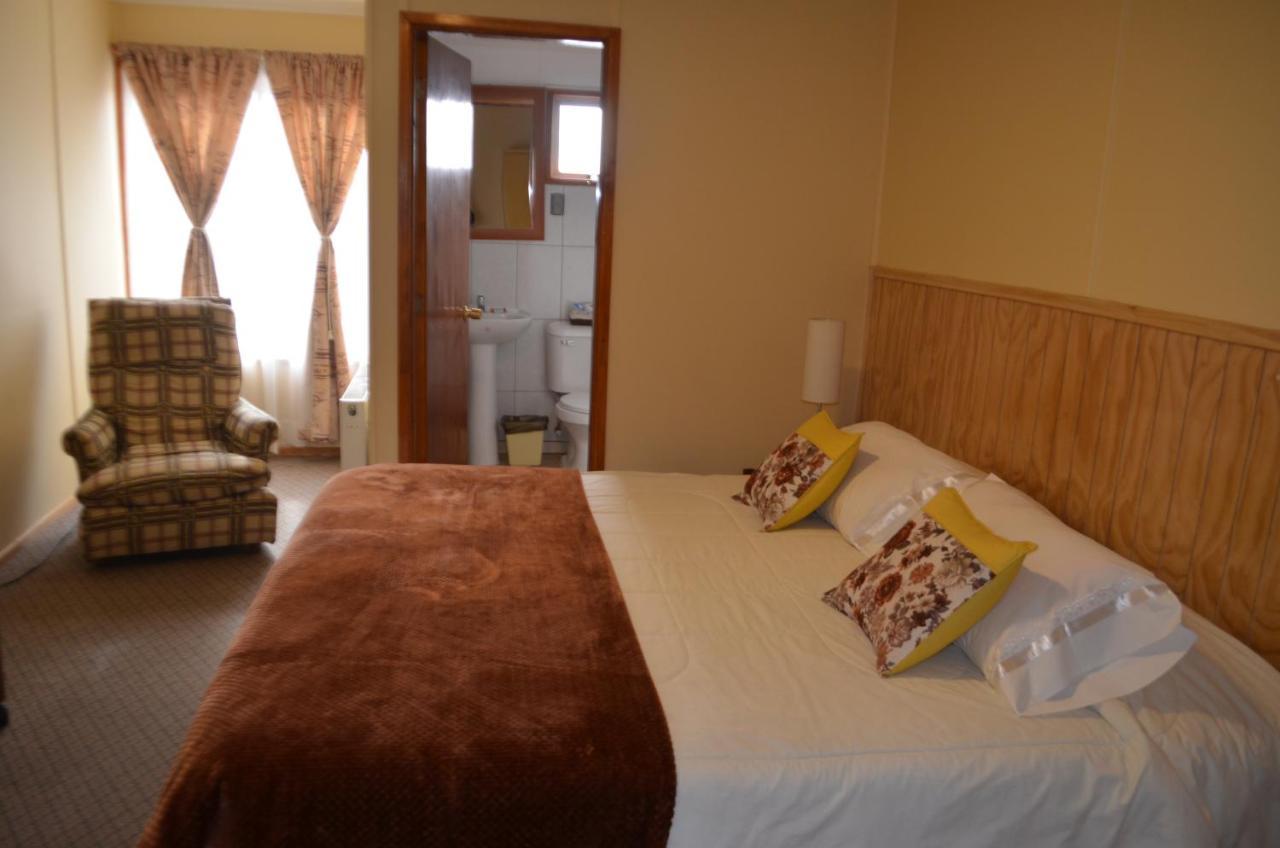 Hostal Los Pinos Puerto Natales Esterno foto