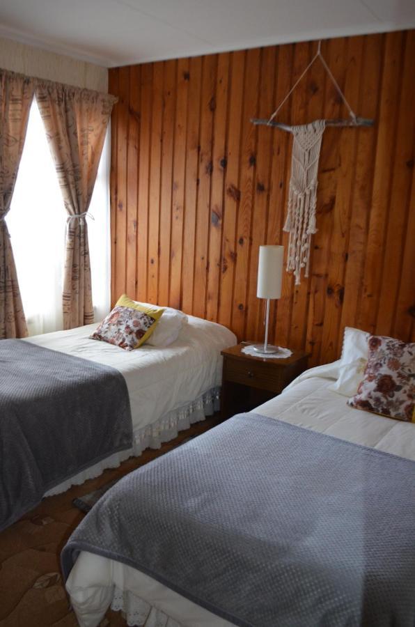 Hostal Los Pinos Puerto Natales Esterno foto