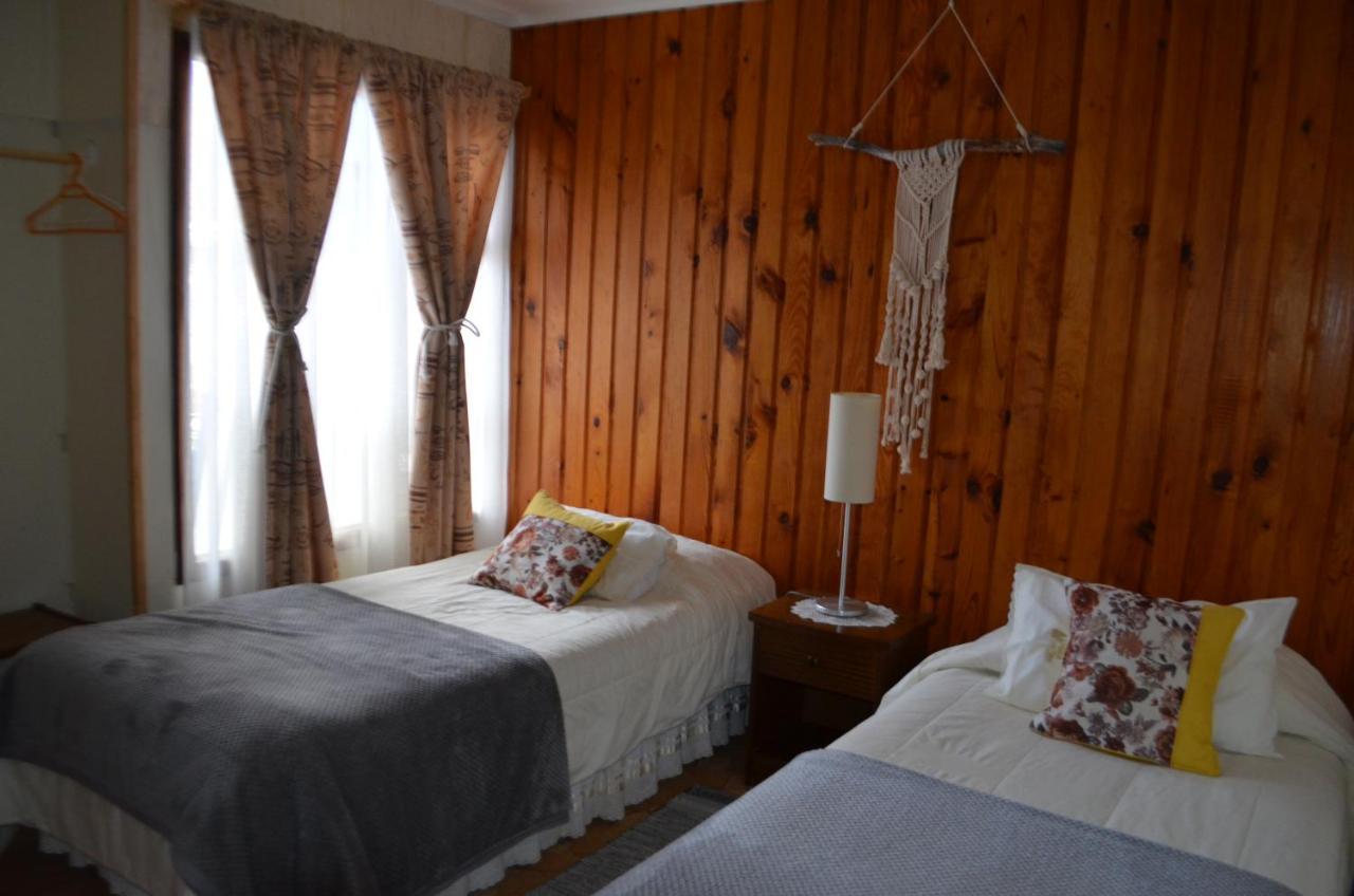 Hostal Los Pinos Puerto Natales Esterno foto
