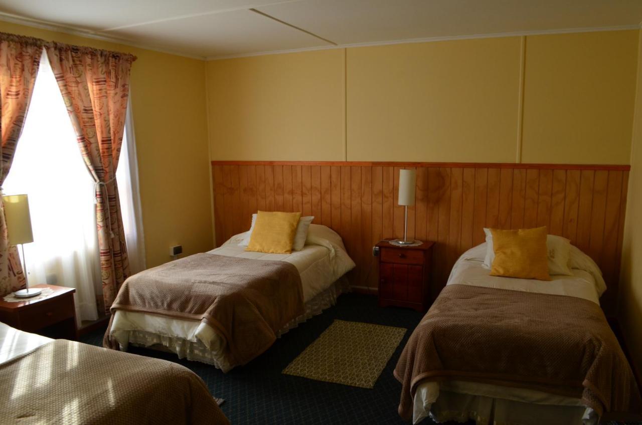 Hostal Los Pinos Puerto Natales Esterno foto