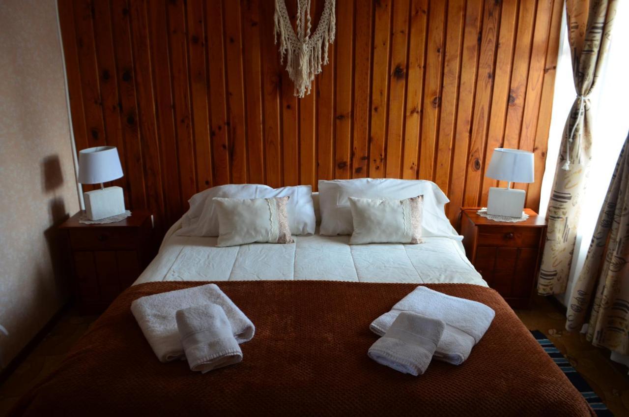 Hostal Los Pinos Puerto Natales Esterno foto