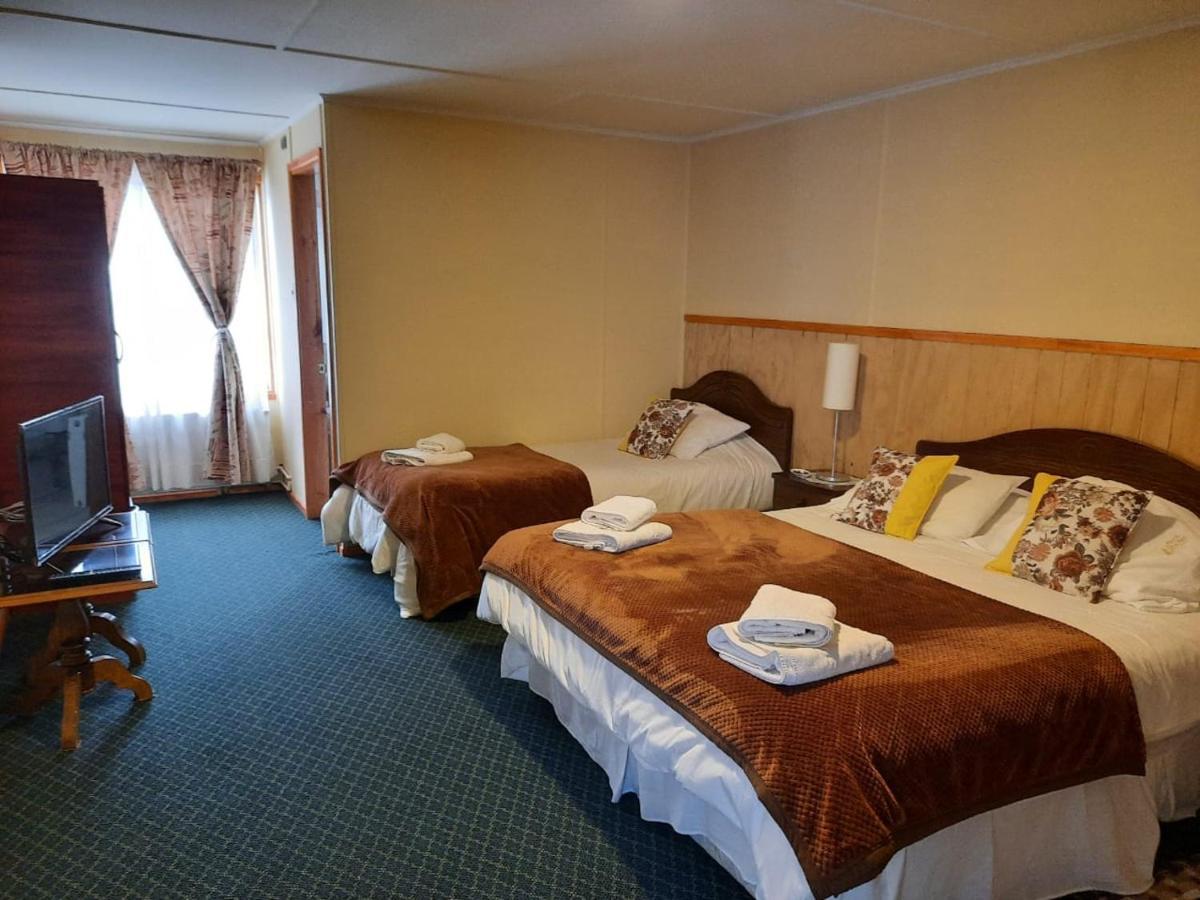 Hostal Los Pinos Puerto Natales Esterno foto