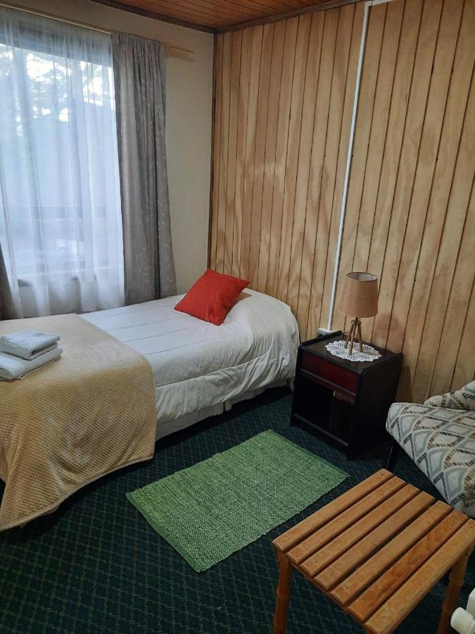 Hostal Los Pinos Puerto Natales Esterno foto