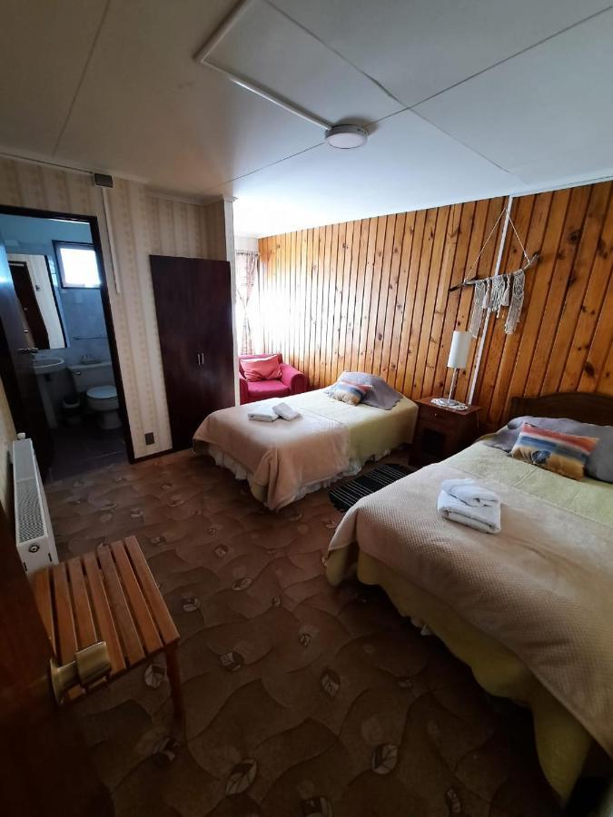Hostal Los Pinos Puerto Natales Esterno foto
