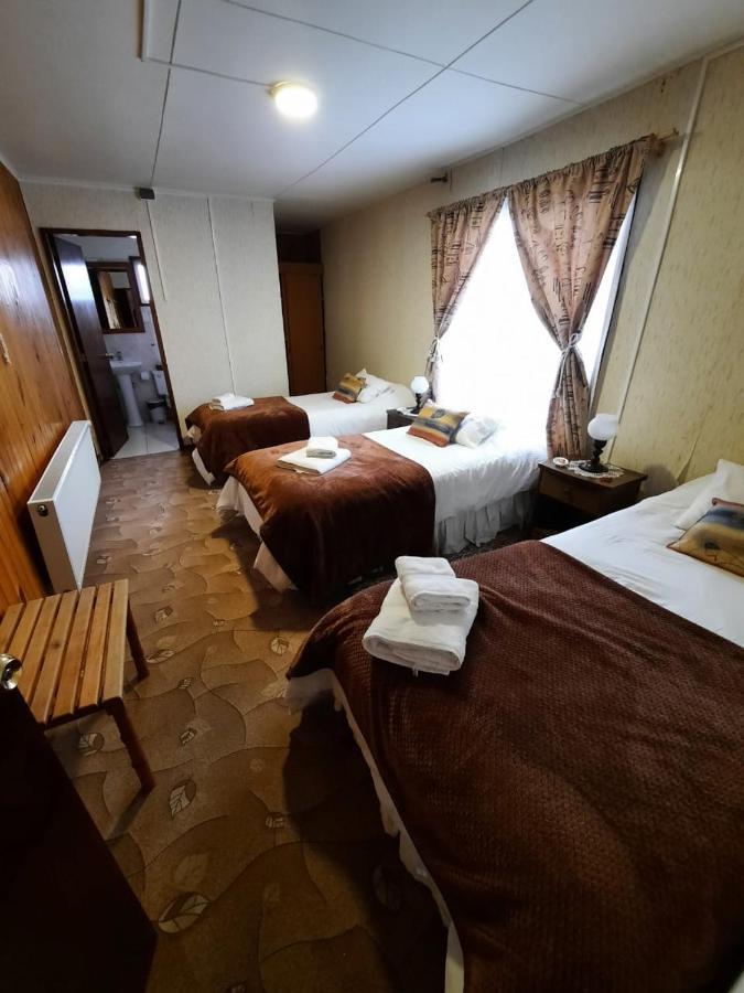 Hostal Los Pinos Puerto Natales Esterno foto