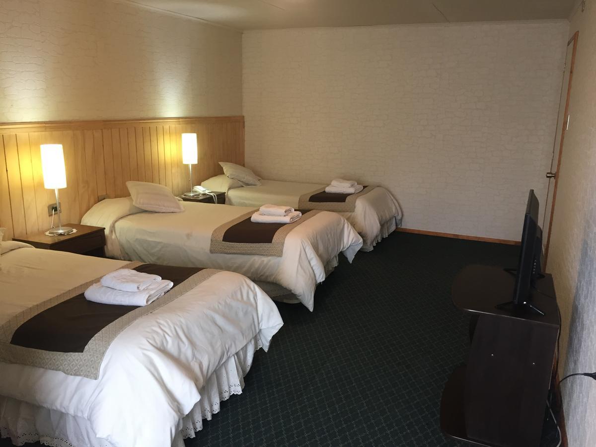 Hostal Los Pinos Puerto Natales Esterno foto