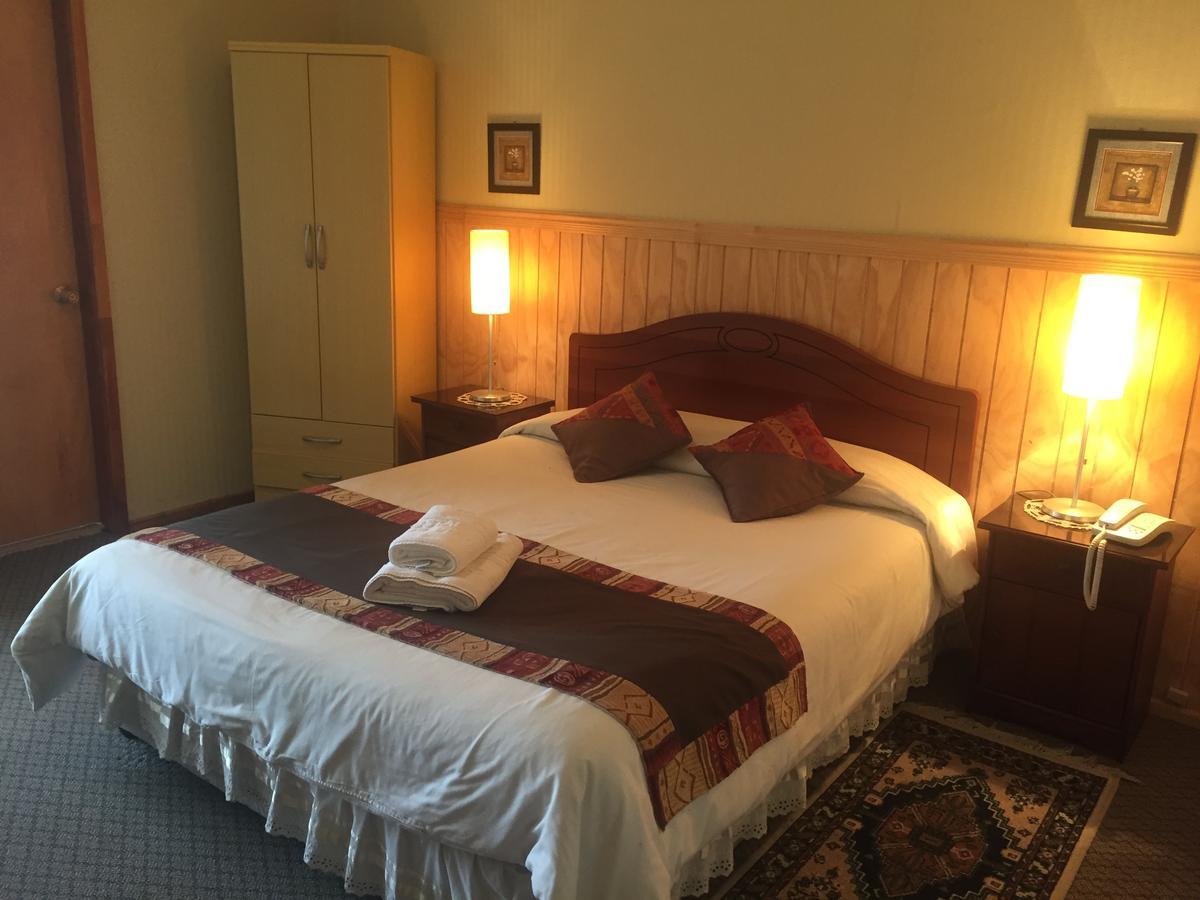 Hostal Los Pinos Puerto Natales Esterno foto