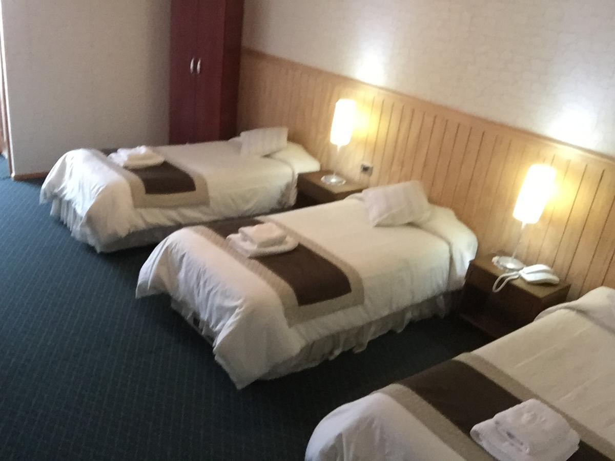 Hostal Los Pinos Puerto Natales Esterno foto