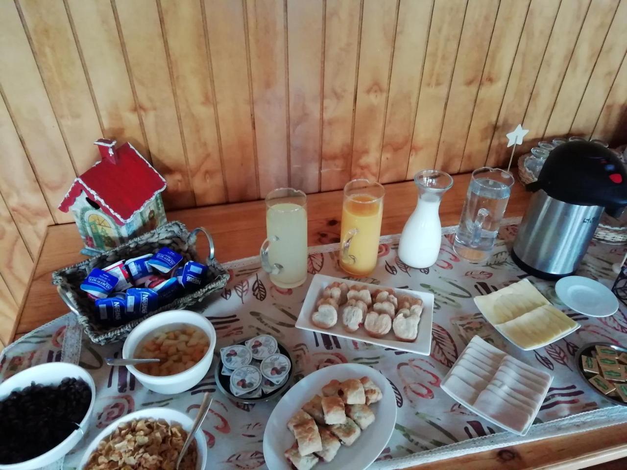 Hostal Los Pinos Puerto Natales Esterno foto