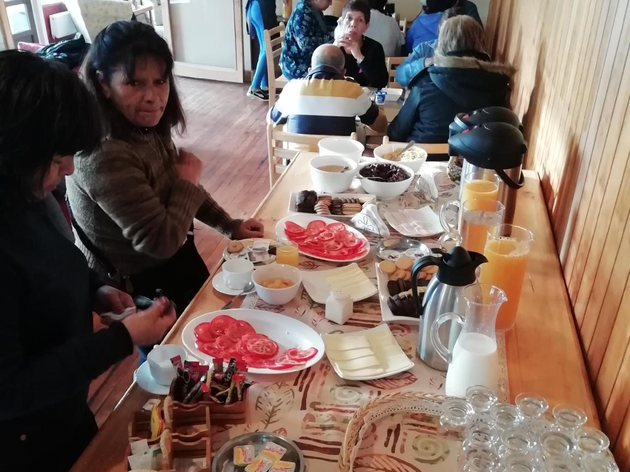Hostal Los Pinos Puerto Natales Esterno foto