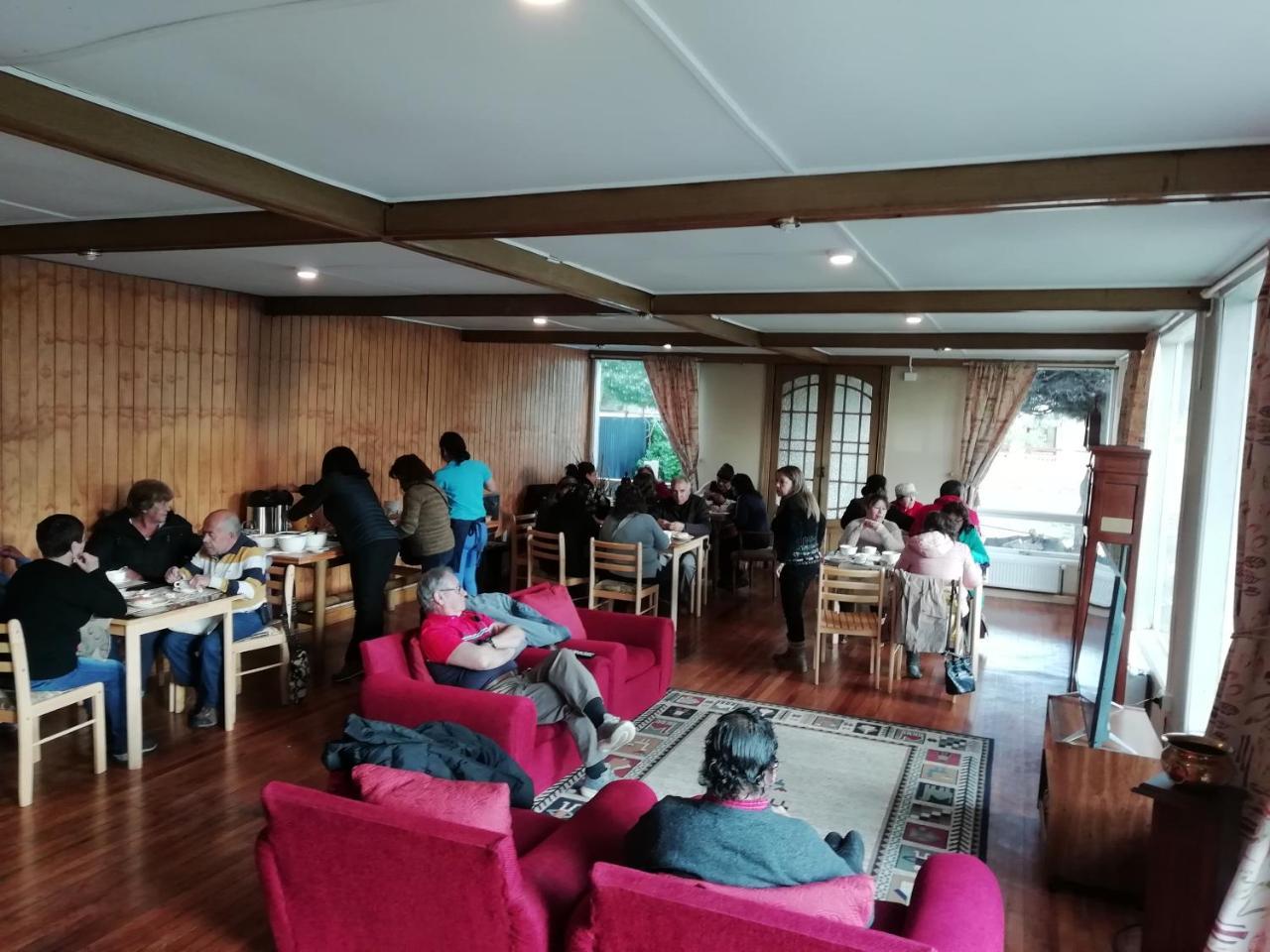 Hostal Los Pinos Puerto Natales Esterno foto
