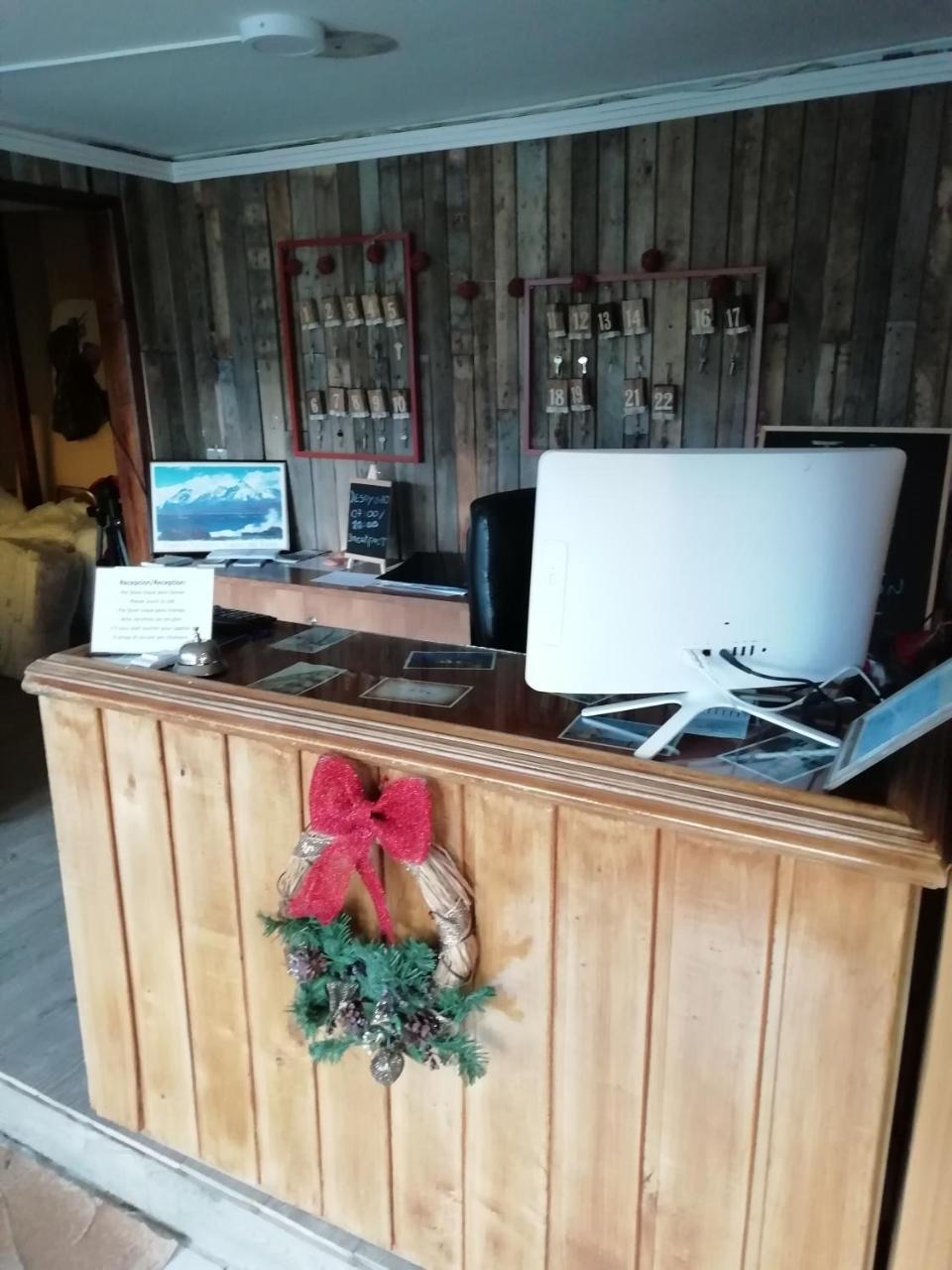 Hostal Los Pinos Puerto Natales Esterno foto