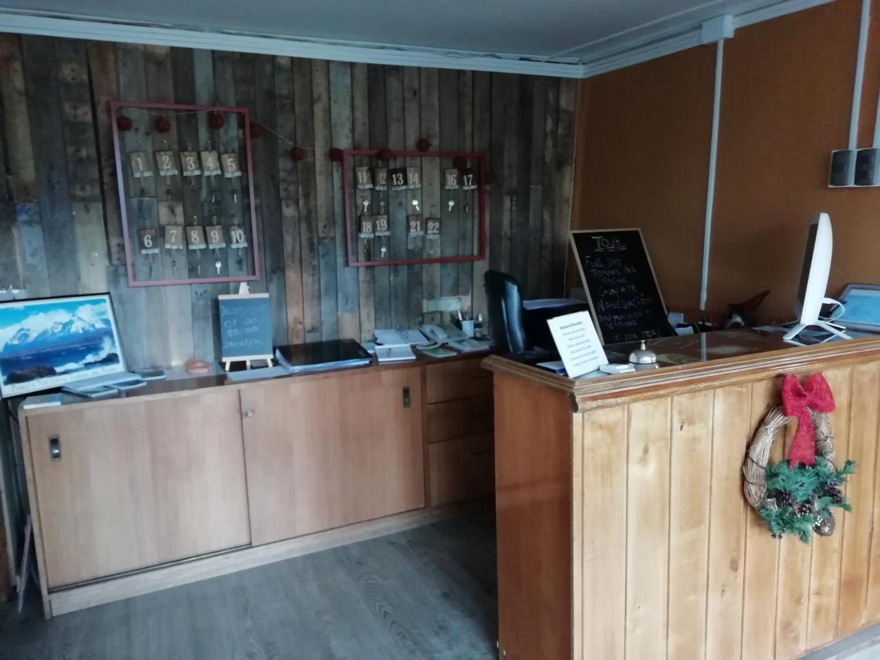 Hostal Los Pinos Puerto Natales Esterno foto